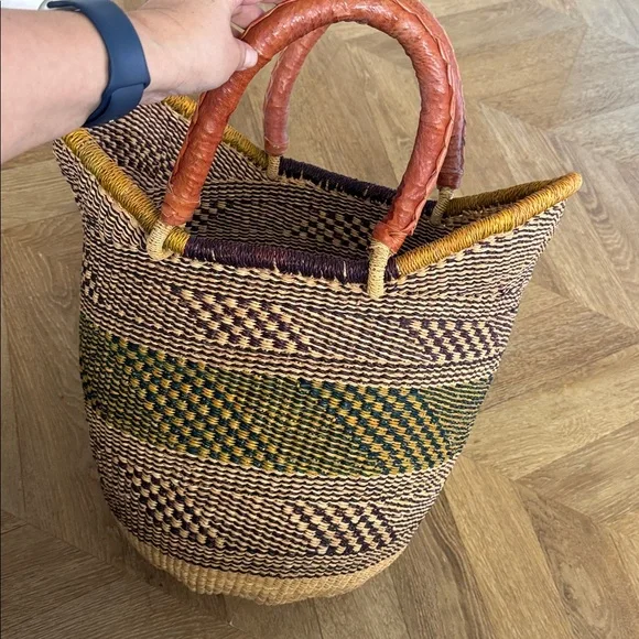 Hand Woven Raffia Natural Fiber Tote with Leather Strap, 'Supper Basket' - Picture 9 of 13